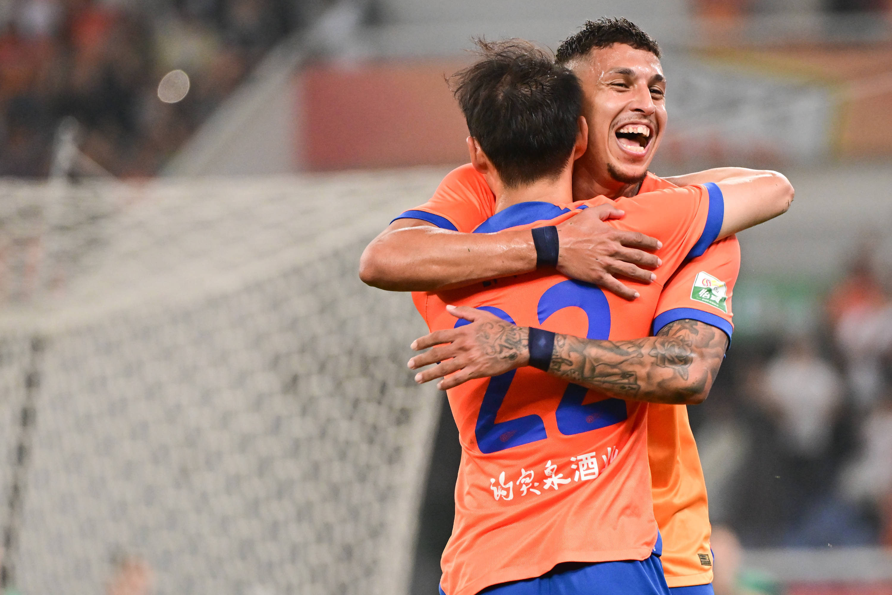 爱游戏体育-姆巴佩重返赛场，夺冠首场状态出色，雄鹿观众沸腾！